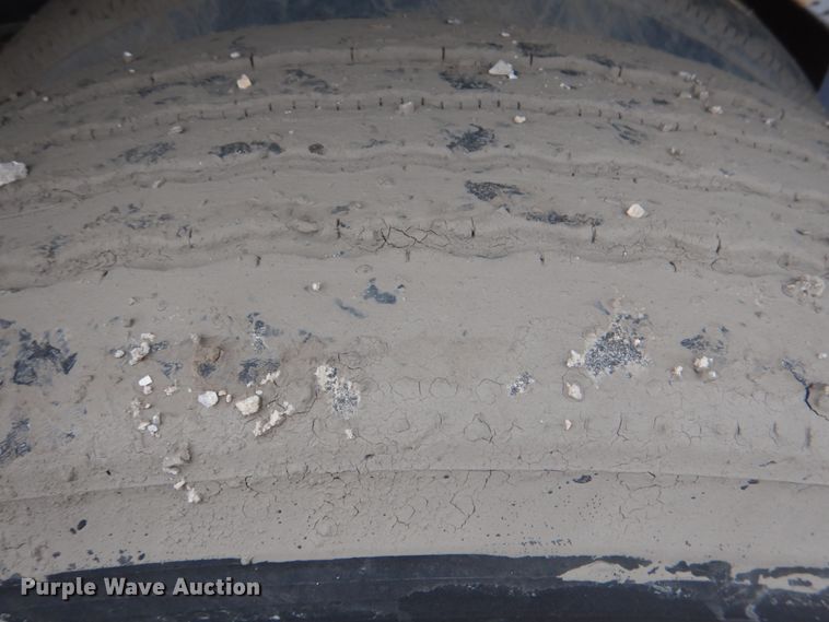 image for item DJ0432 1998 Utility flatbed trailer