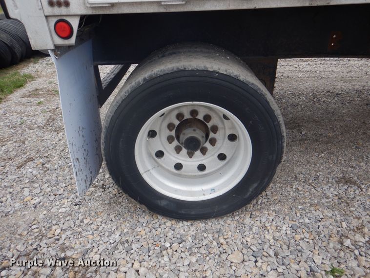 image for item DJ0432 1998 Utility flatbed trailer