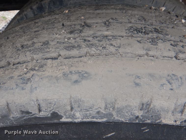 image for item DJ0432 1998 Utility flatbed trailer