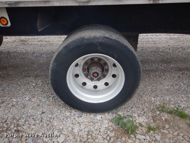 image for item DJ0432 1998 Utility flatbed trailer