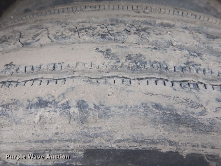 image for item DJ0432 1998 Utility flatbed trailer