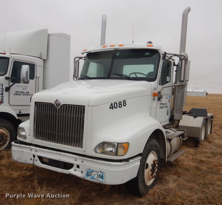 image for item DJ1118 2005 International 9200i  semi truck