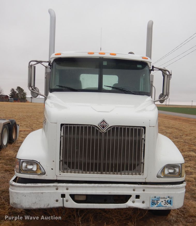 image for item DJ1118 2005 International 9200i  semi truck