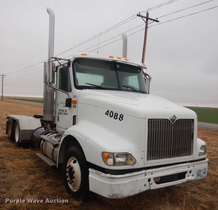 image for item DJ1118 2005 International 9200i  semi truck