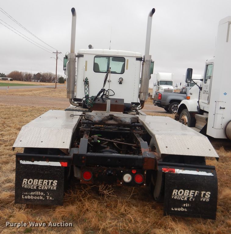 image for item DJ1118 2005 International 9200i  semi truck