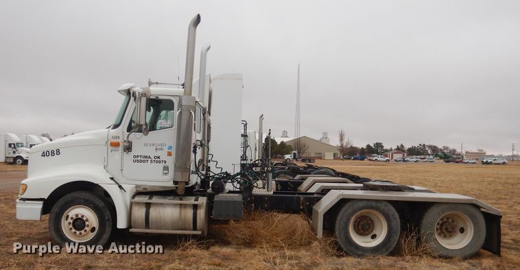 image for item DJ1118 2005 International 9200i  semi truck