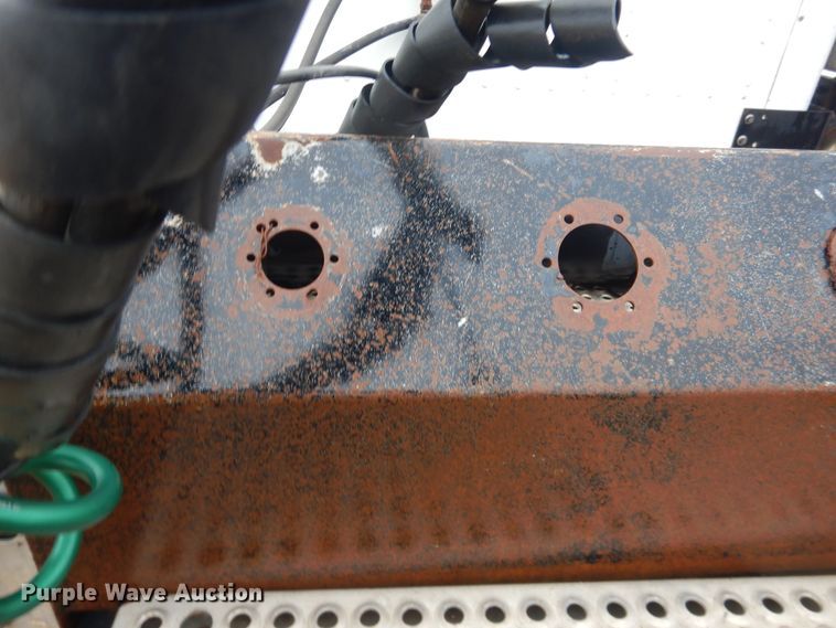 image for item DJ1118 2005 International 9200i  semi truck