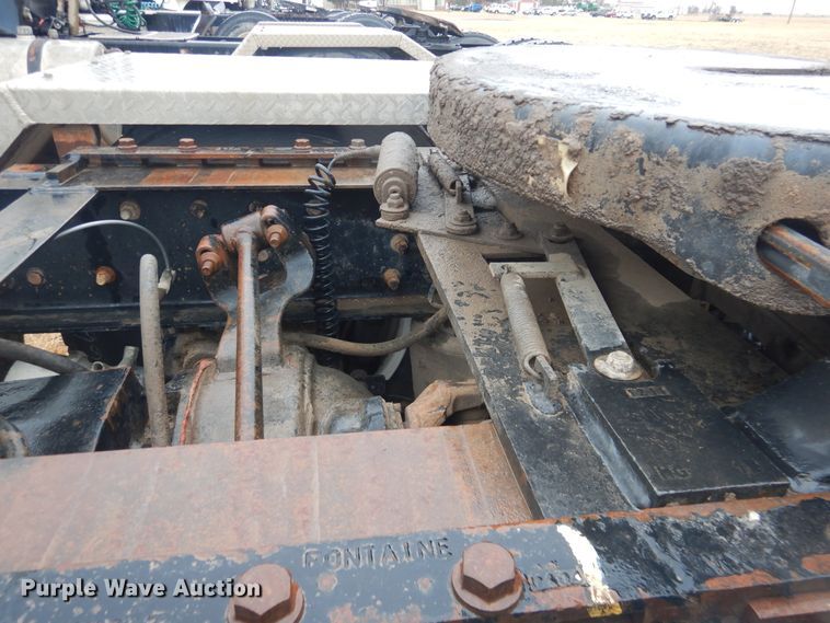 image for item DJ1118 2005 International 9200i  semi truck