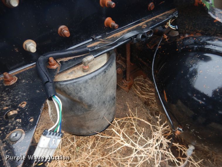 image for item DJ1118 2005 International 9200i  semi truck