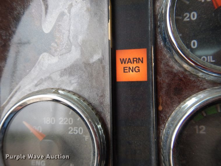 image for item DJ1118 2005 International 9200i  semi truck