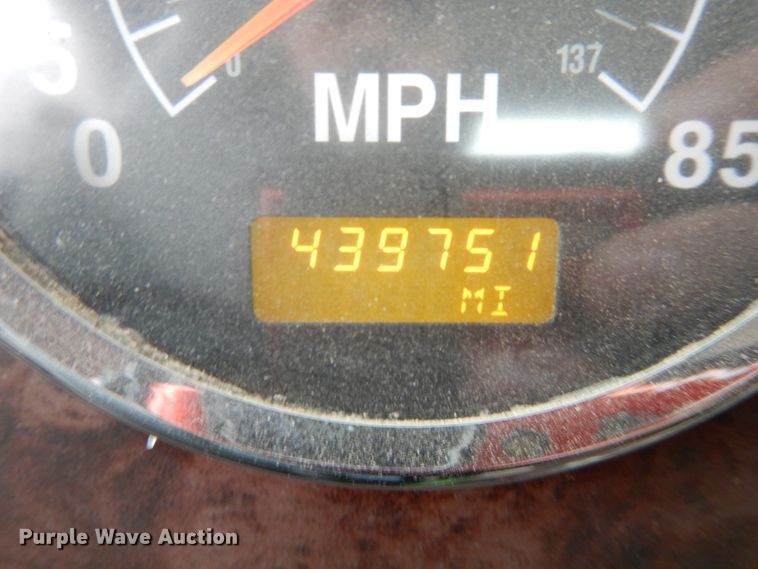 image for item DJ1118 2005 International 9200i  semi truck