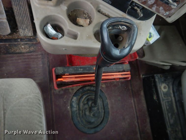 image for item DJ1118 2005 International 9200i  semi truck