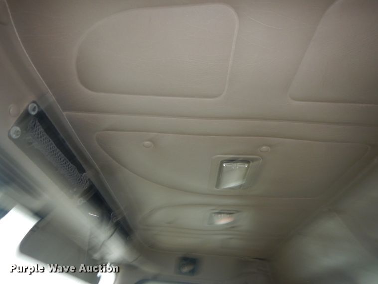 image for item DJ1118 2005 International 9200i  semi truck