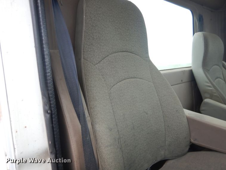 image for item DJ1118 2005 International 9200i  semi truck