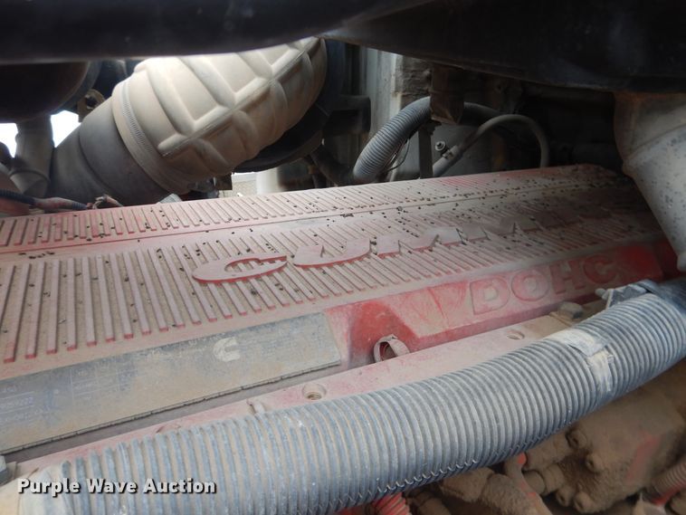 image for item DJ1118 2005 International 9200i  semi truck