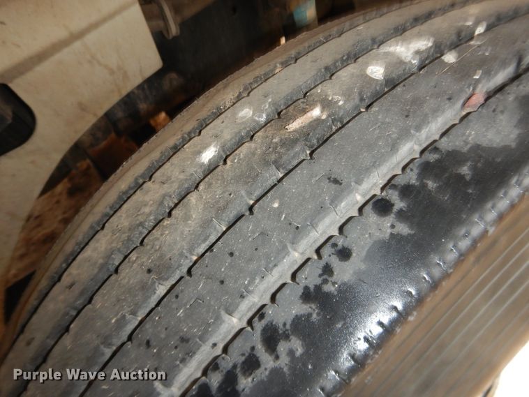 image for item DJ1118 2005 International 9200i  semi truck