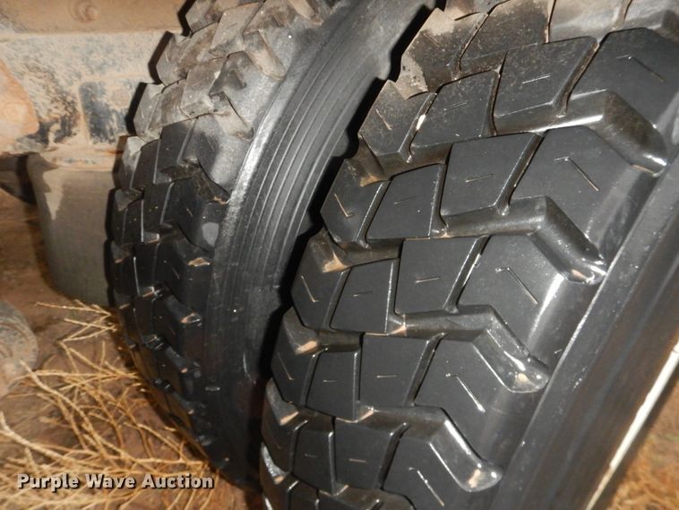 image for item DJ1118 2005 International 9200i  semi truck