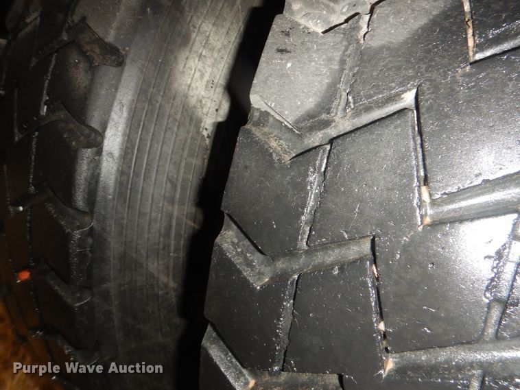 image for item DJ1118 2005 International 9200i  semi truck