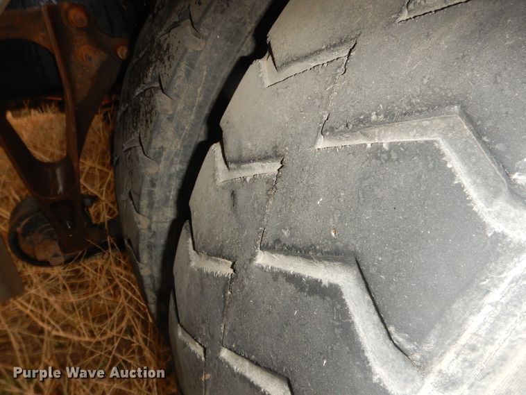 image for item DJ1118 2005 International 9200i  semi truck