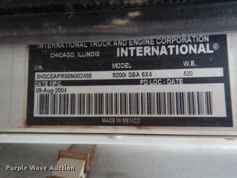 image for item DJ1118 2005 International 9200i  semi truck