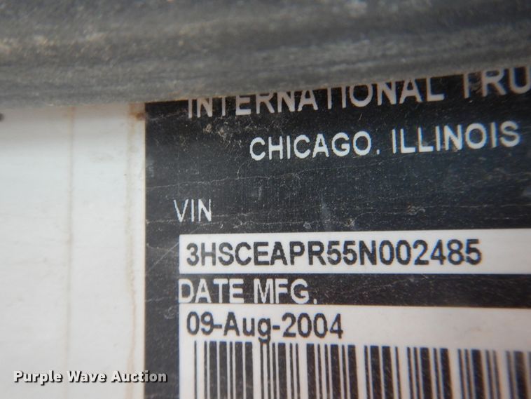 image for item DJ1118 2005 International 9200i  semi truck