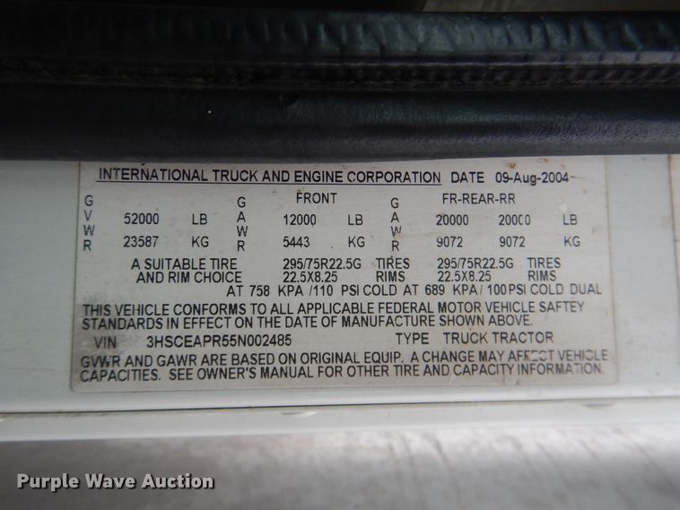 image for item DJ1118 2005 International 9200i  semi truck