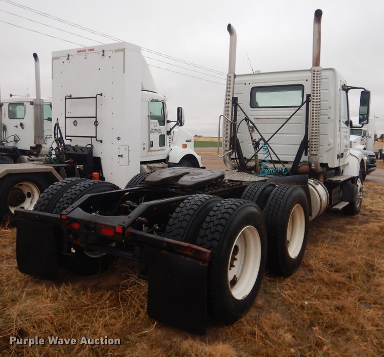 image for item DJ1119 2009 Volvo VHD  semi truck