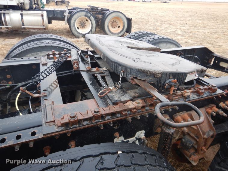 image for item DJ1119 2009 Volvo VHD  semi truck