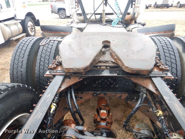 image for item DJ1119 2009 Volvo VHD  semi truck