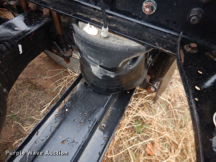 image for item DJ1119 2009 Volvo VHD  semi truck