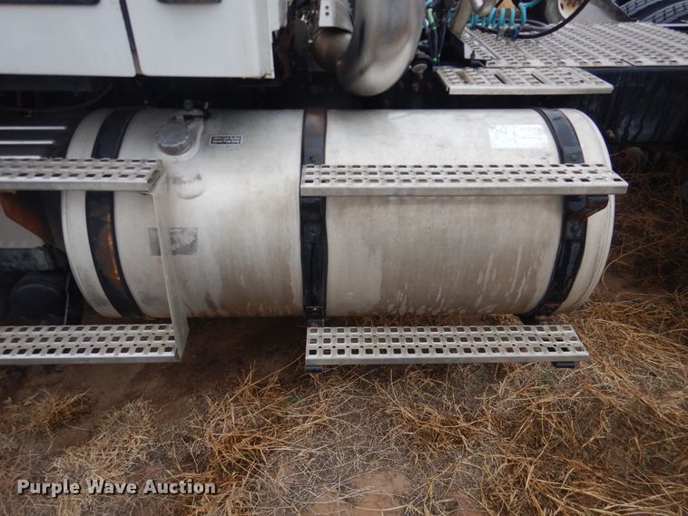 image for item DJ1119 2009 Volvo VHD  semi truck