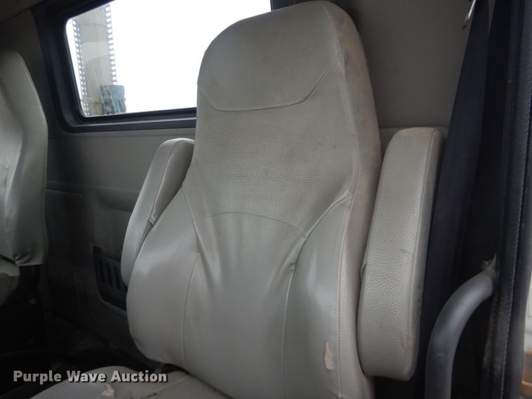 image for item DJ1119 2009 Volvo VHD  semi truck