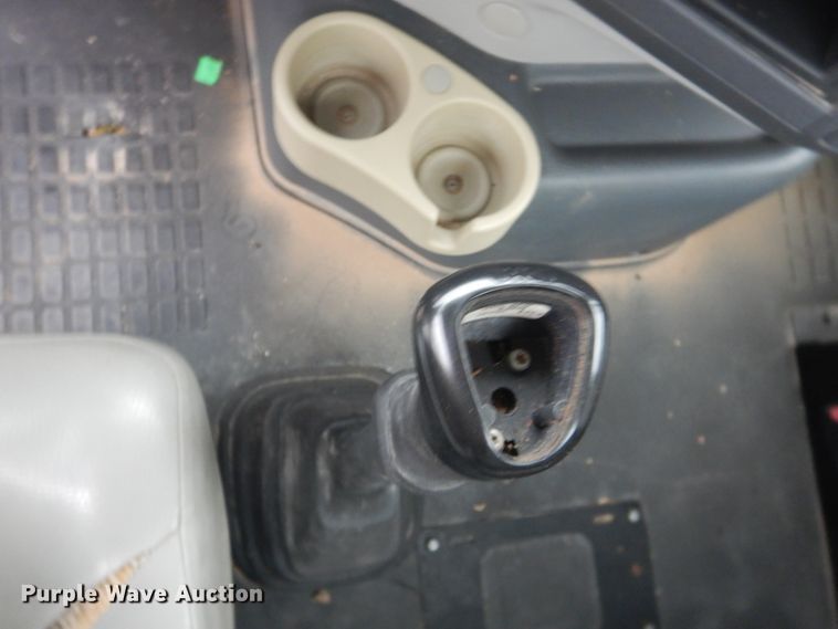 image for item DJ1119 2009 Volvo VHD  semi truck