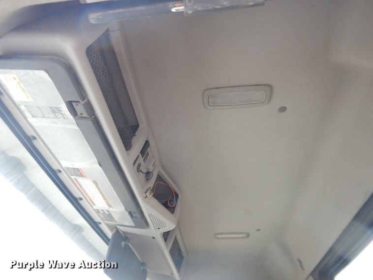 image for item DJ1119 2009 Volvo VHD  semi truck