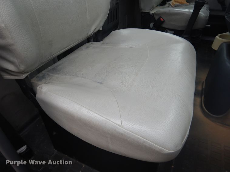 image for item DJ1119 2009 Volvo VHD  semi truck