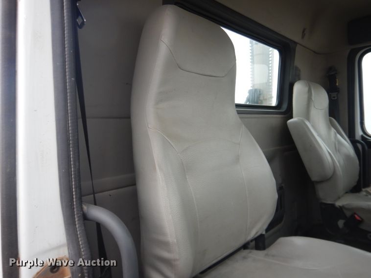 image for item DJ1119 2009 Volvo VHD  semi truck