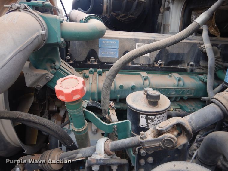 image for item DJ1119 2009 Volvo VHD  semi truck