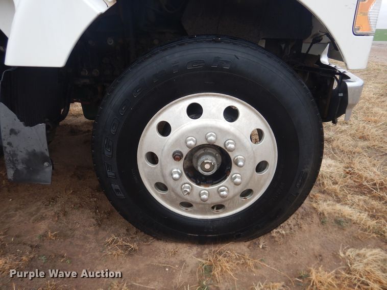 image for item DJ1119 2009 Volvo VHD  semi truck