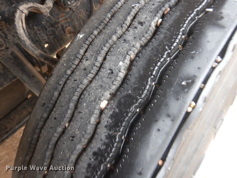 image for item DJ1119 2009 Volvo VHD  semi truck