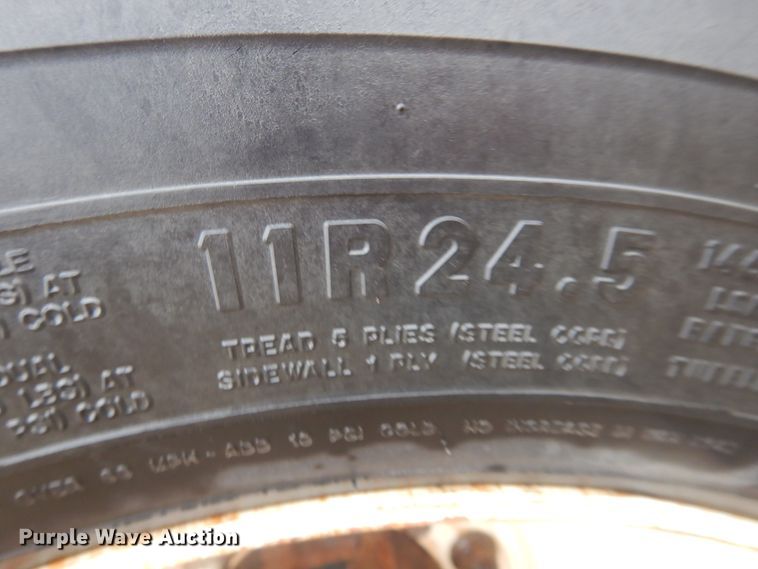 image for item DJ1119 2009 Volvo VHD  semi truck