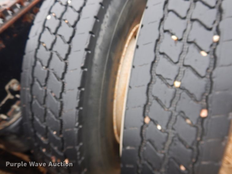 image for item DJ1119 2009 Volvo VHD  semi truck