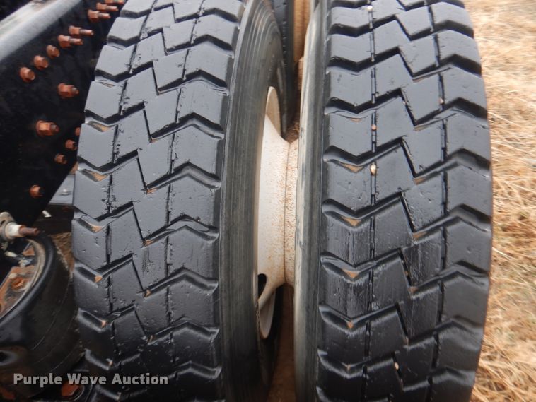 image for item DJ1119 2009 Volvo VHD  semi truck