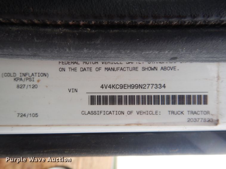 image for item DJ1119 2009 Volvo VHD  semi truck