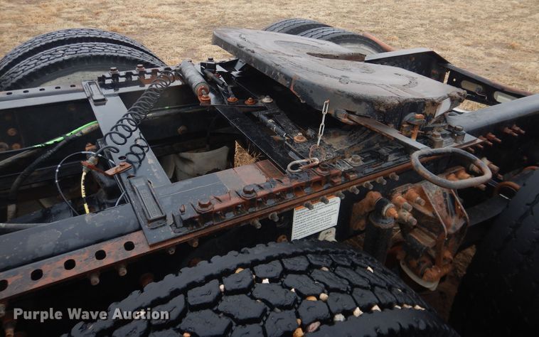 image for item DJ1120 2009 Volvo VHD  semi truck