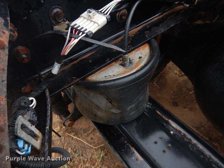 image for item DJ1120 2009 Volvo VHD  semi truck