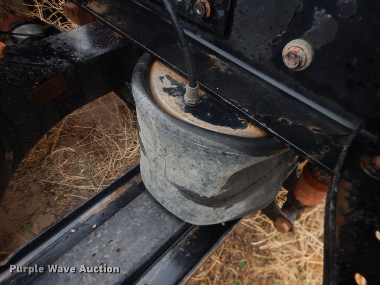 image for item DJ1120 2009 Volvo VHD  semi truck