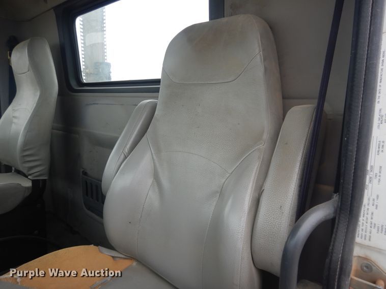 image for item DJ1120 2009 Volvo VHD  semi truck