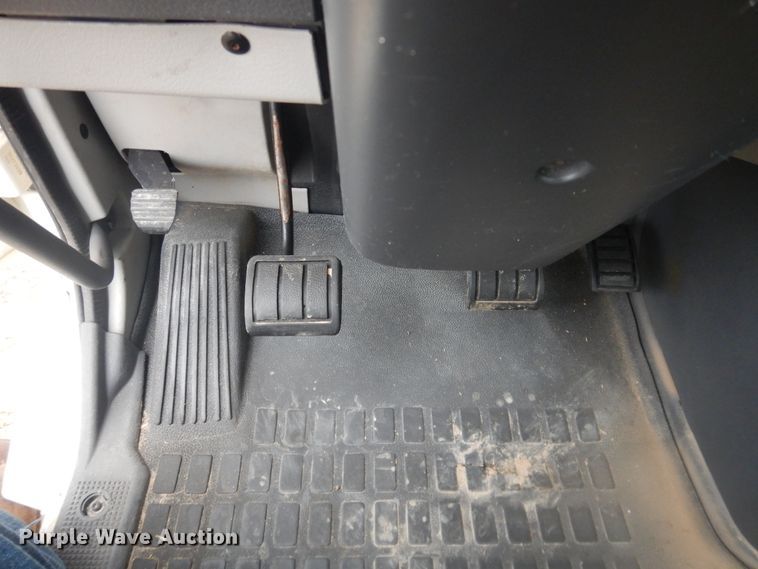 image for item DJ1120 2009 Volvo VHD  semi truck