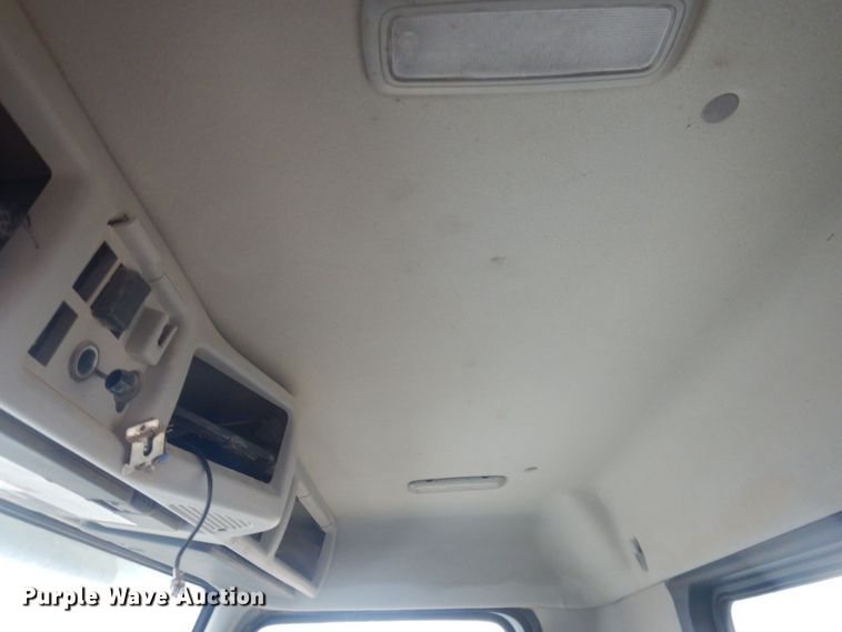 image for item DJ1120 2009 Volvo VHD  semi truck