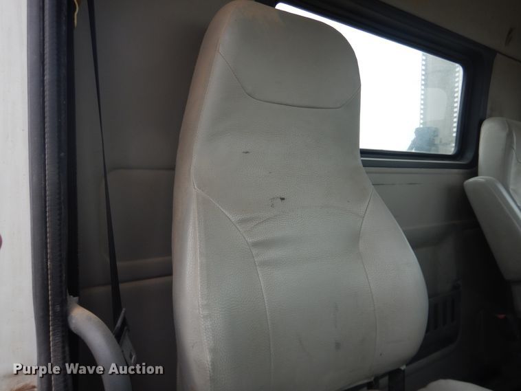 image for item DJ1120 2009 Volvo VHD  semi truck